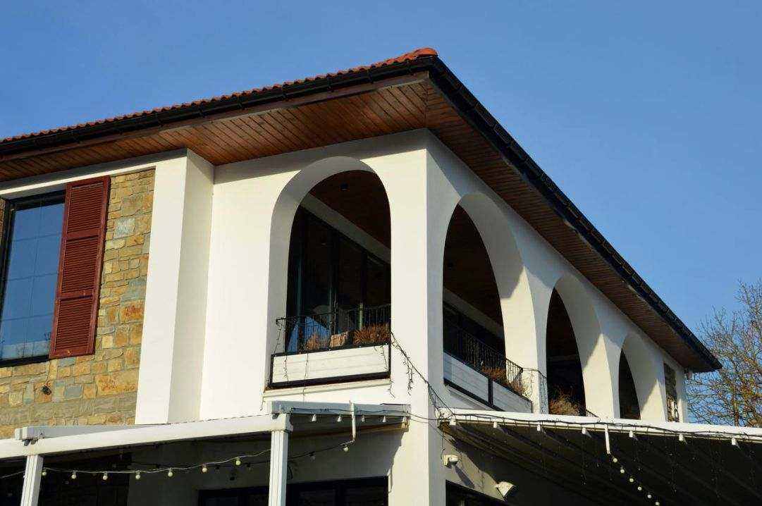 Custom skirting installation